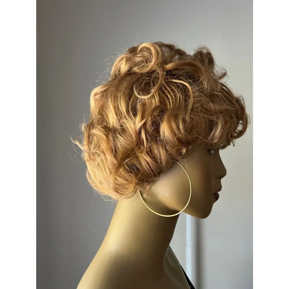 Amazon Short Curly Wig in Strawberry Blonde